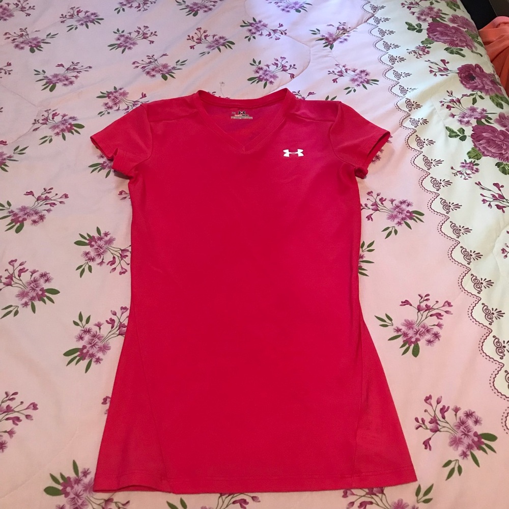 Under armour tees worn one time, good condition!